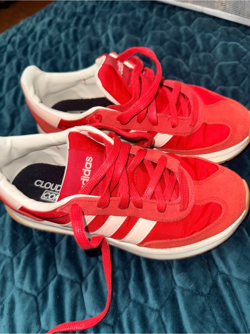 adidas Cloud Foam Comfort Red White Low-Top Retro Trainer Sneakers 6.5 EUC